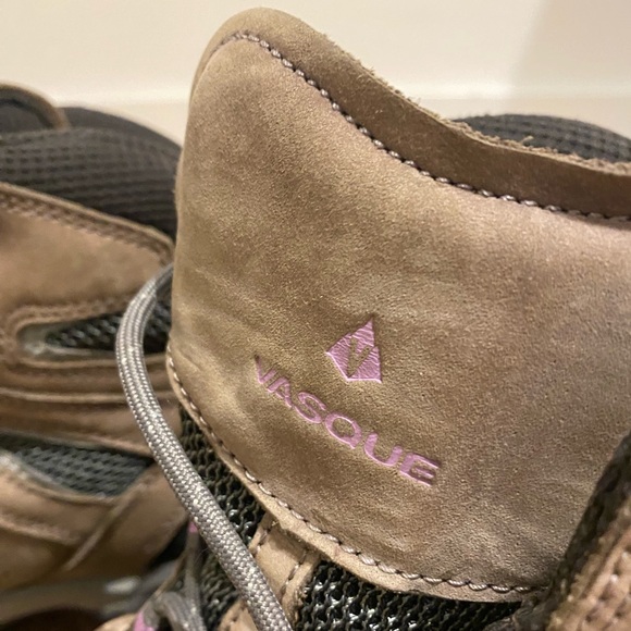 Vasque Gore-Tex Hiking Boots 7479 - Picture 6 of 8